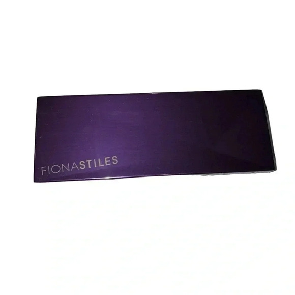 Fionastiles Light/Medium bronzing Illusion Prism Palette. Contouring make up - Picture 3 of 4